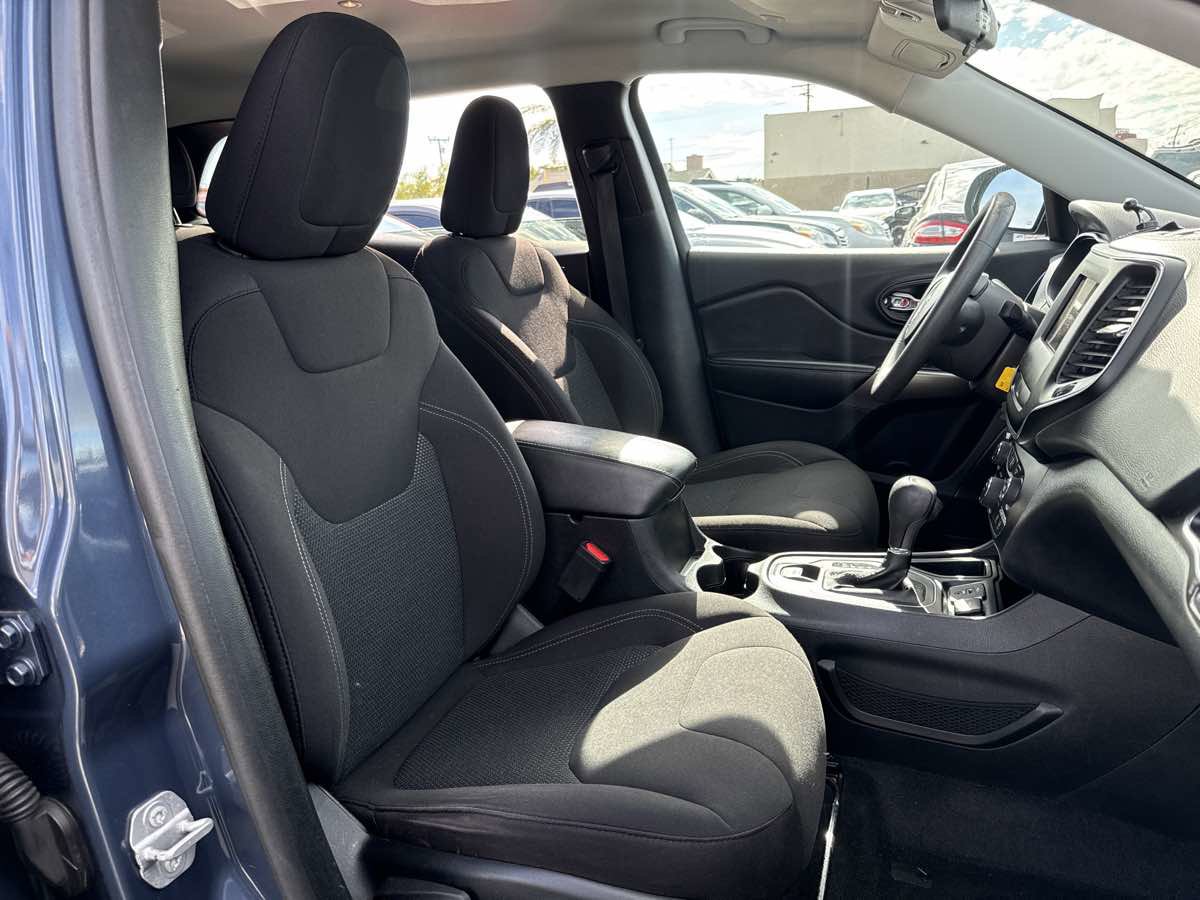Used 2020 Jeep Cherokee Latitude FWD image 16