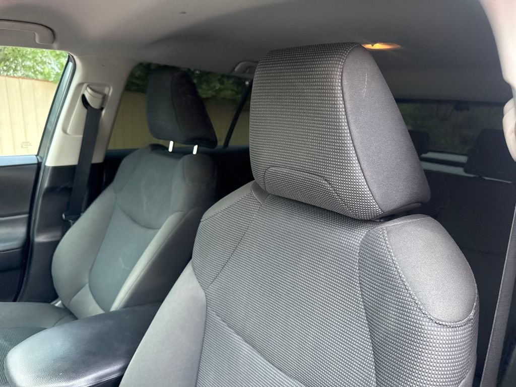 Used 2021 Toyota RAV4 LE AWD/4WD image 13
