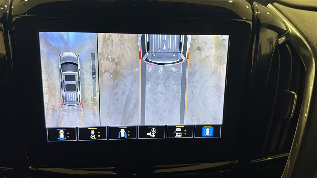 Used 2023 Chevrolet Traverse RS image 40