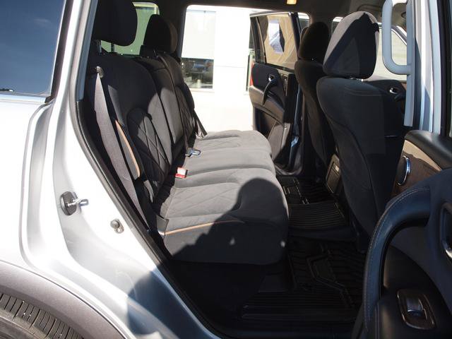 Used 2017 Nissan Armada SV AWD/4WD image 7