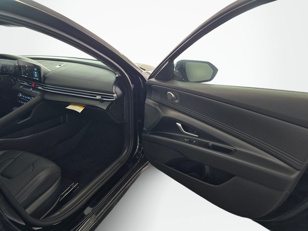 New 2026 Hyundai Elantra Limited FWD image 38