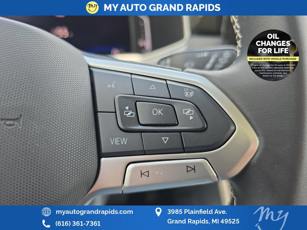 Used 2025 Volkswagen Taos SEL w/ Black Wheel Plus Package AWD/4WD image 15
