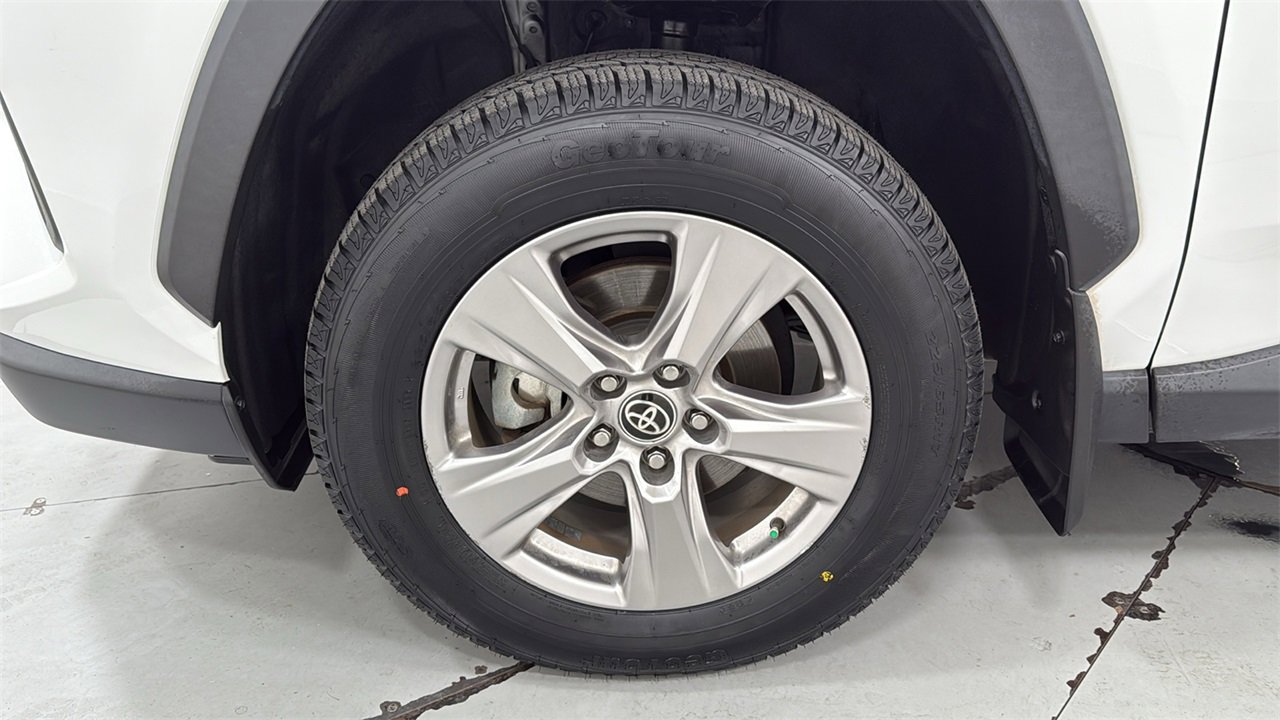 Used 2022 Toyota RAV4 XLE image 24