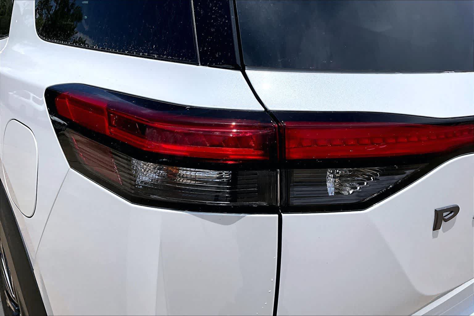 New 2026 Nissan Pathfinder SL w/ SL Premium Package FWD image 12
