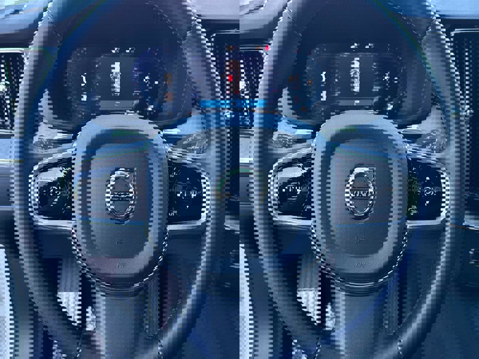 Certified 2025 Volvo XC60 B5 Plus image 26