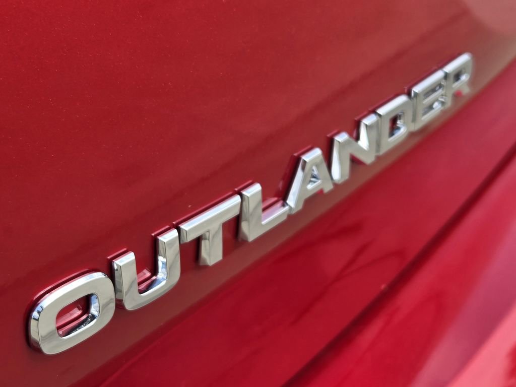 New 2026 Mitsubishi Outlander ES image 7