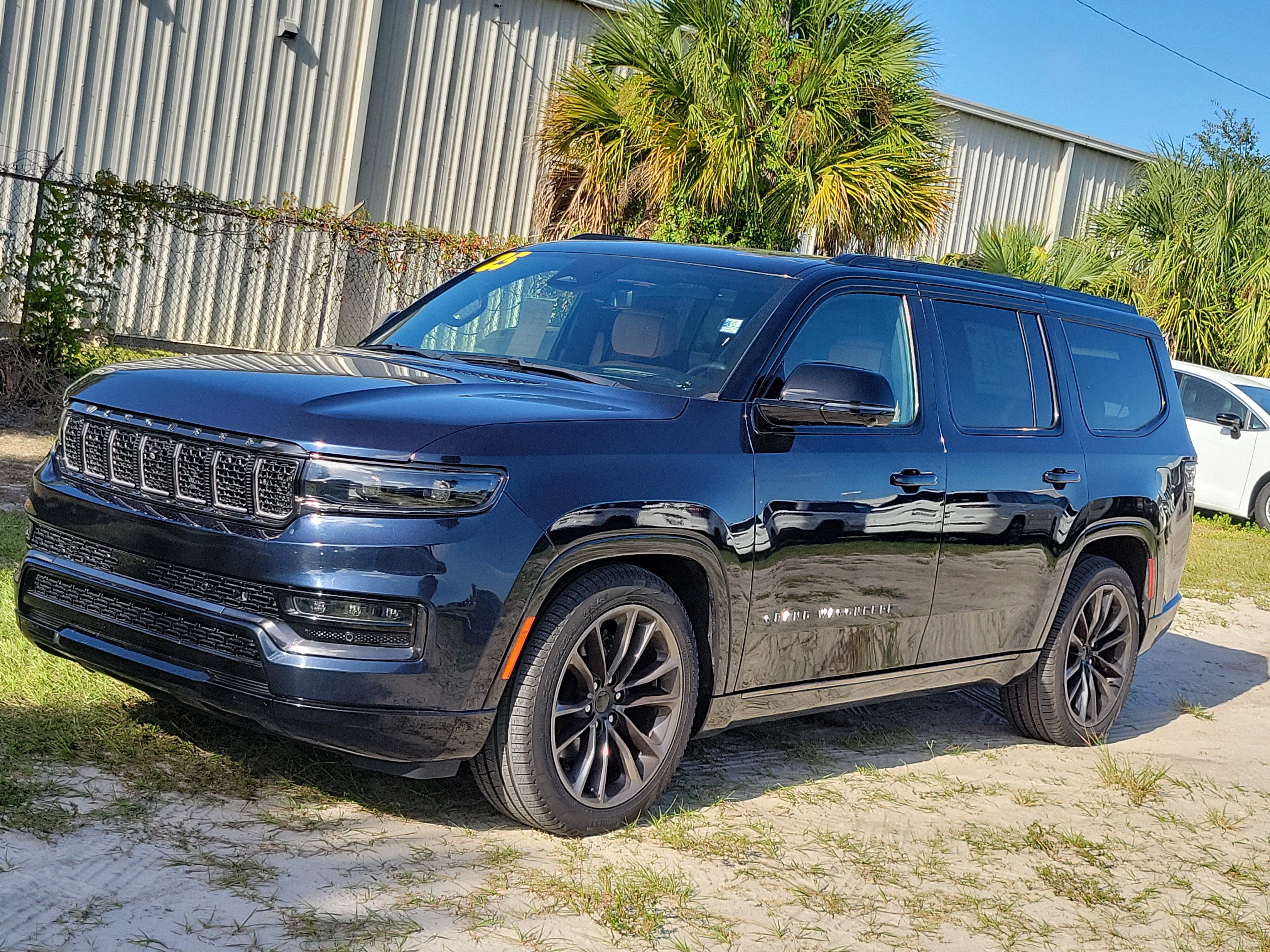 Used 2025 Jeep Grand Wagoneer Series III w/ Rear Seat Video Group 1 AWD/4WD image 2