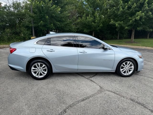 Used 2017 Chevrolet Malibu LT FWD image 2
