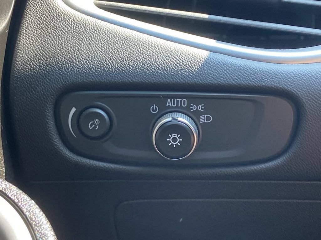 Used 2025 Chevrolet Malibu LS FWD image 25