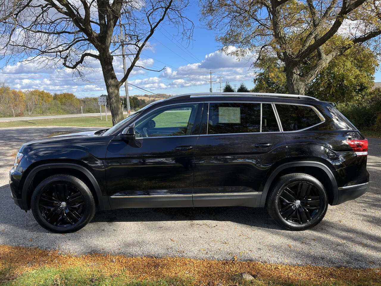 Used 2019 Volkswagen Atlas SEL Premium image 2
