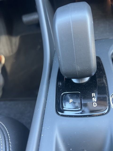 Used 2025 Volvo XC40 B5 Core image 16
