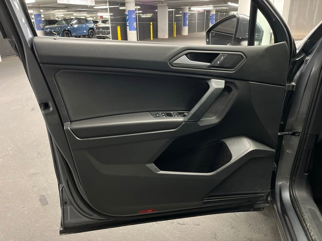 Used 2019 Volkswagen Tiguan SE w/ Panoramic Sunroof Package image 16
