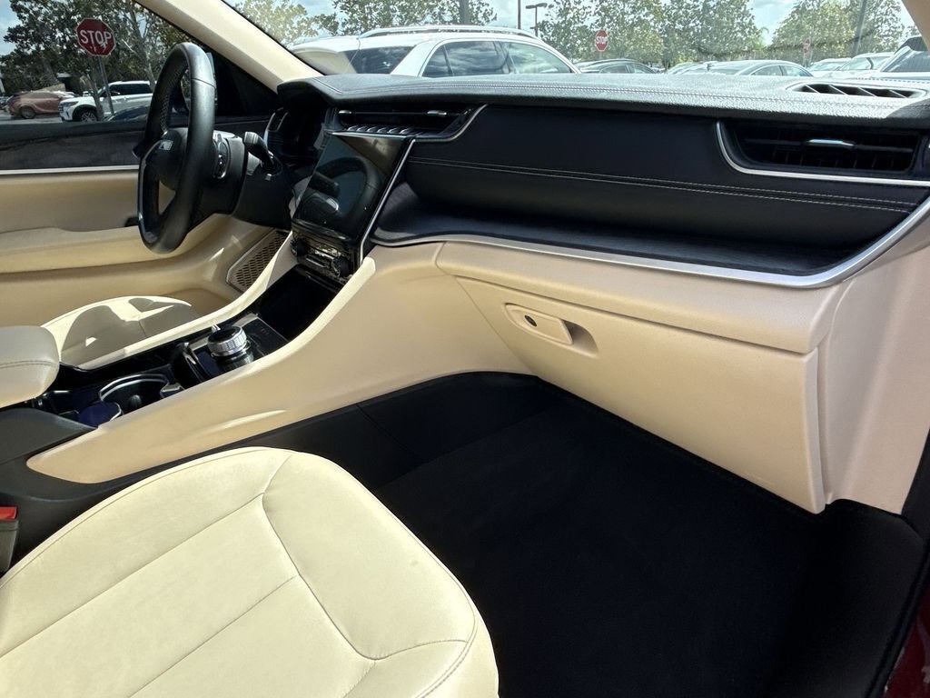 Used 2022 Jeep Grand Cherokee Limited image 15