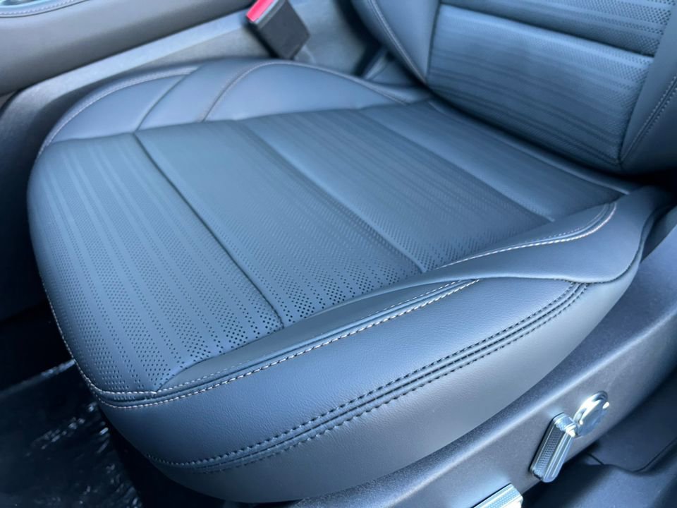 New 2026 Lincoln Nautilus Reserve w/ Jet Appearance Package AWD/4WD image 11