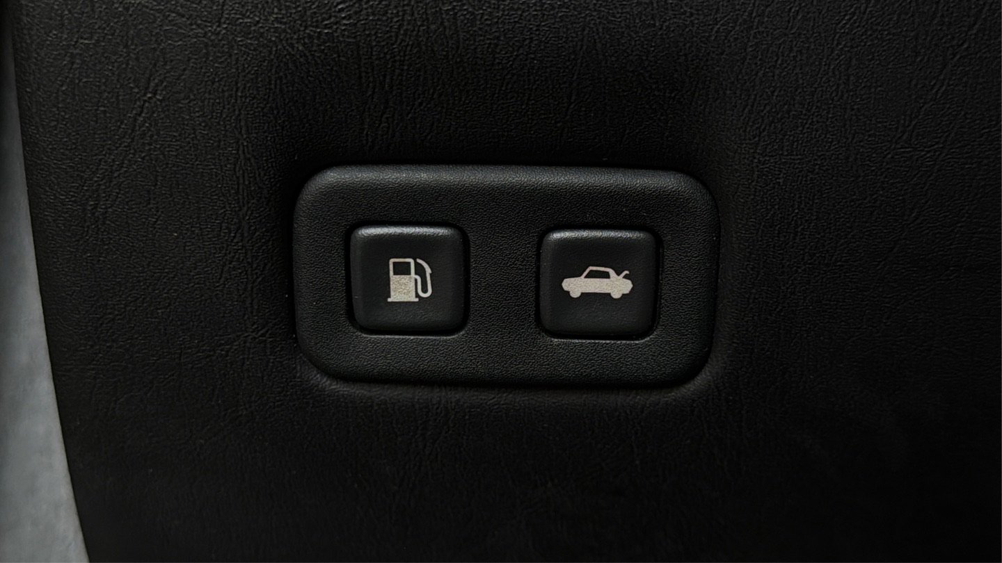Used 2004 Cadillac XLR RWD image 46