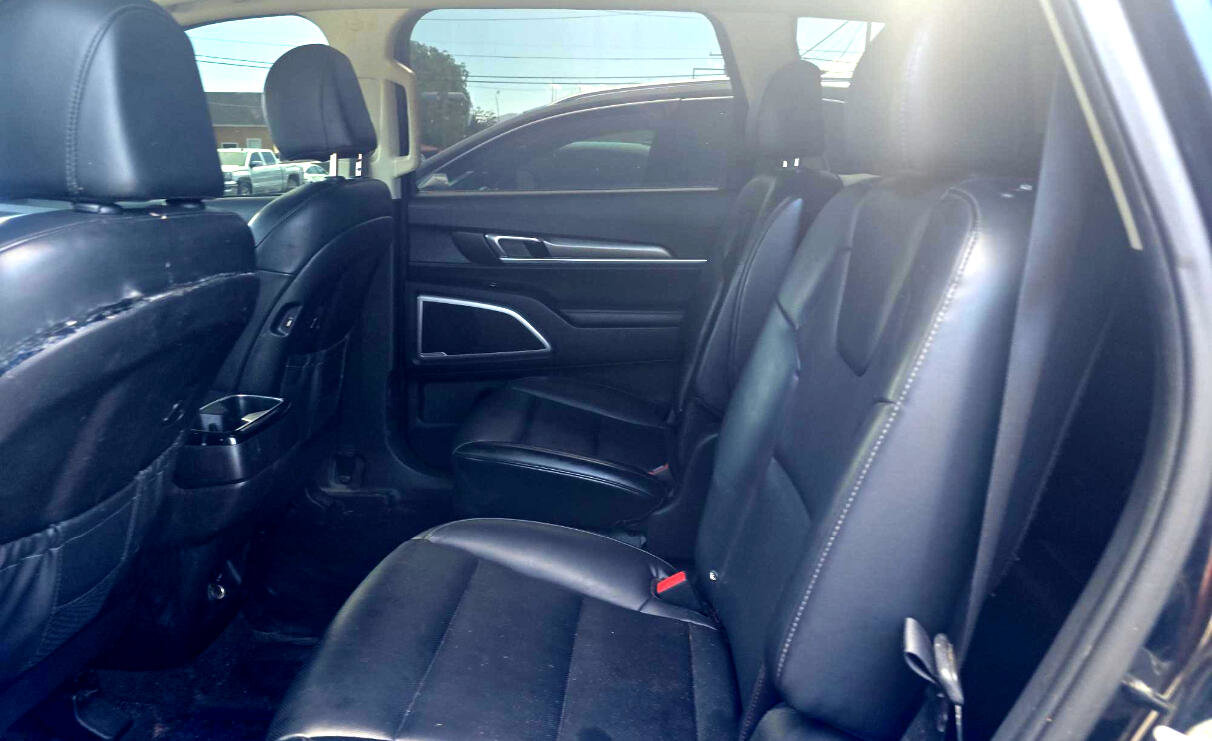 Used 2022 Kia Telluride S image 2