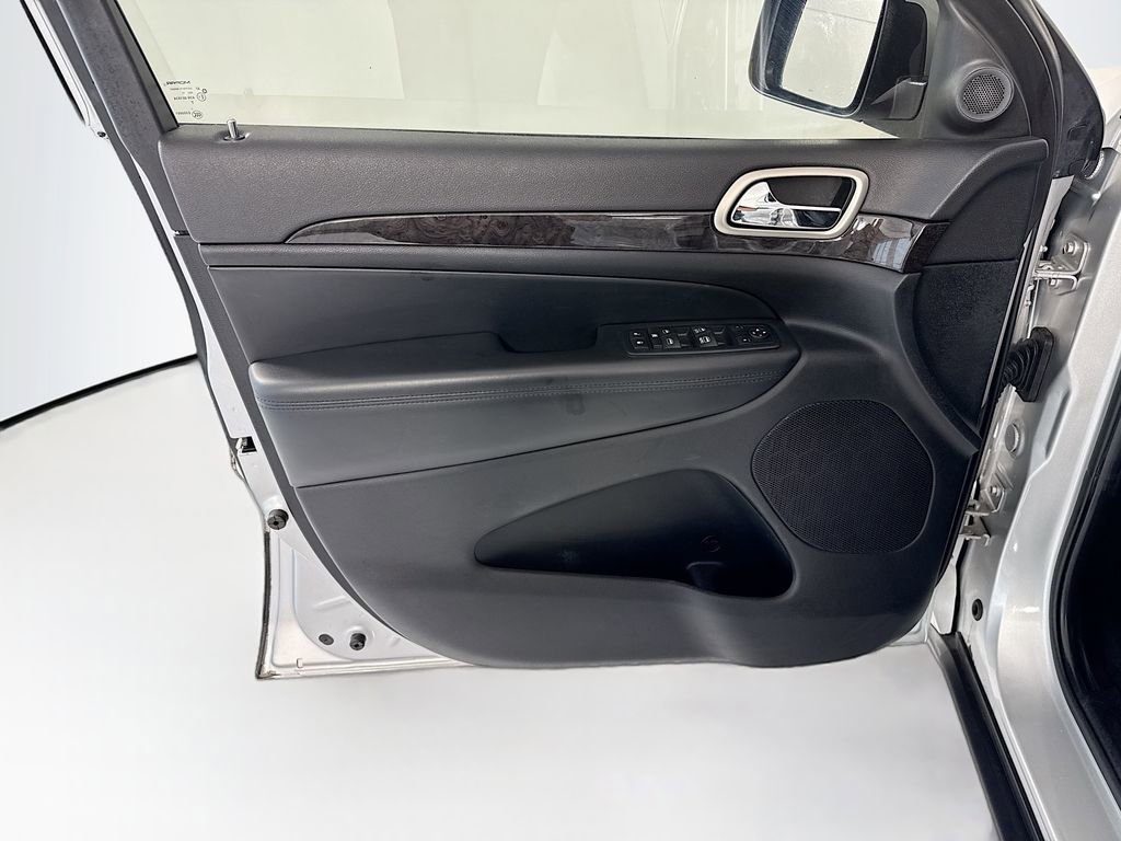 Used 2012 Jeep Grand Cherokee Laredo w/ Laredo E Group image 23