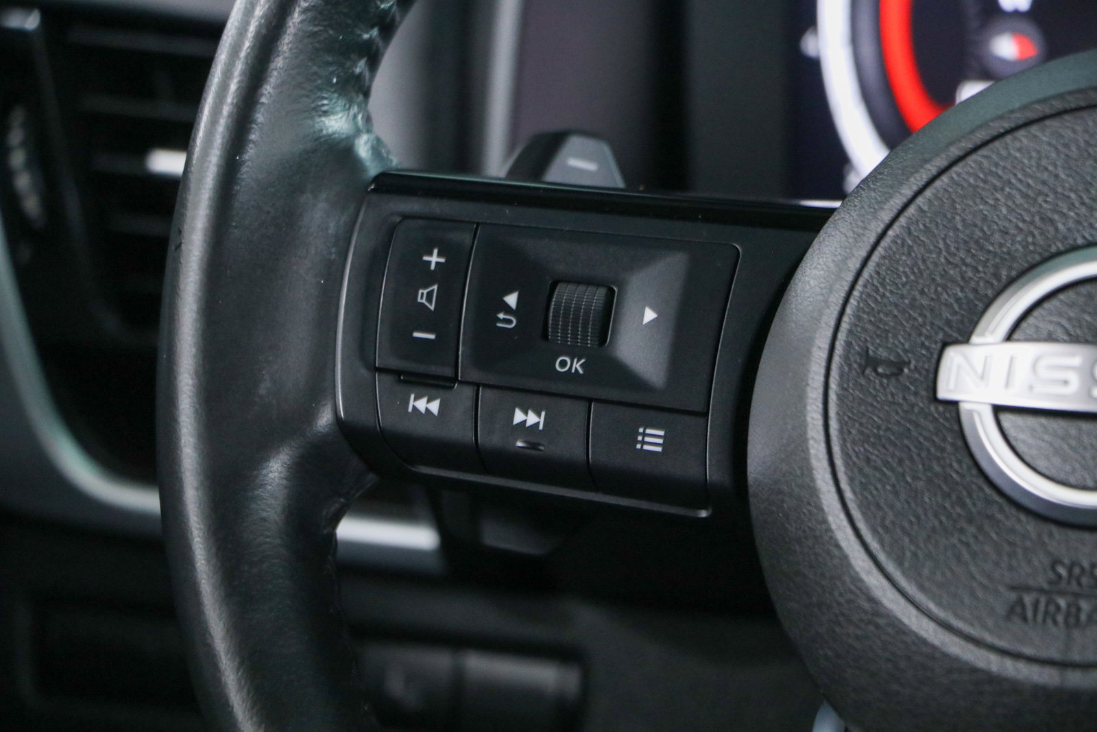 Used 2023 Nissan Rogue Platinum w/ Platinum Premium Package image 13