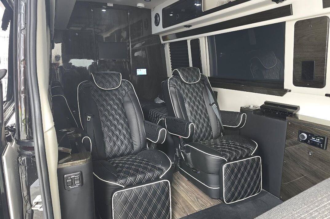Used 2023 Mercedes-Benz Sprinter 3500 image 6