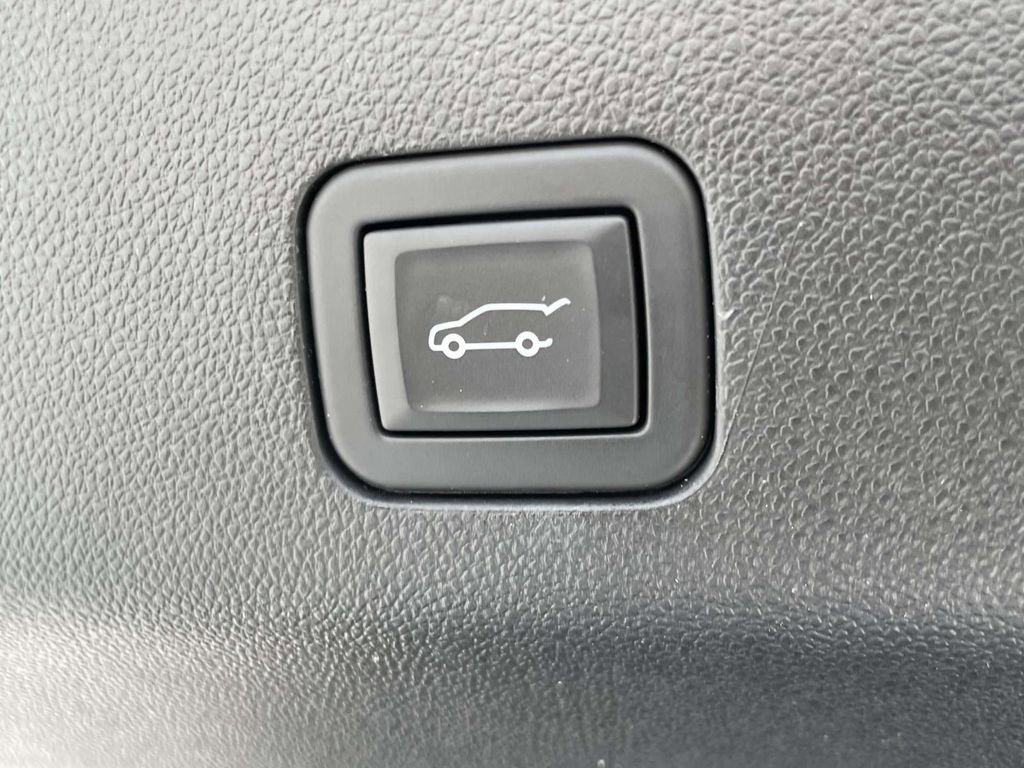 Used 2024 Cadillac Escalade ESV Sport Platinum w/ LPO, ONYX Package image 11