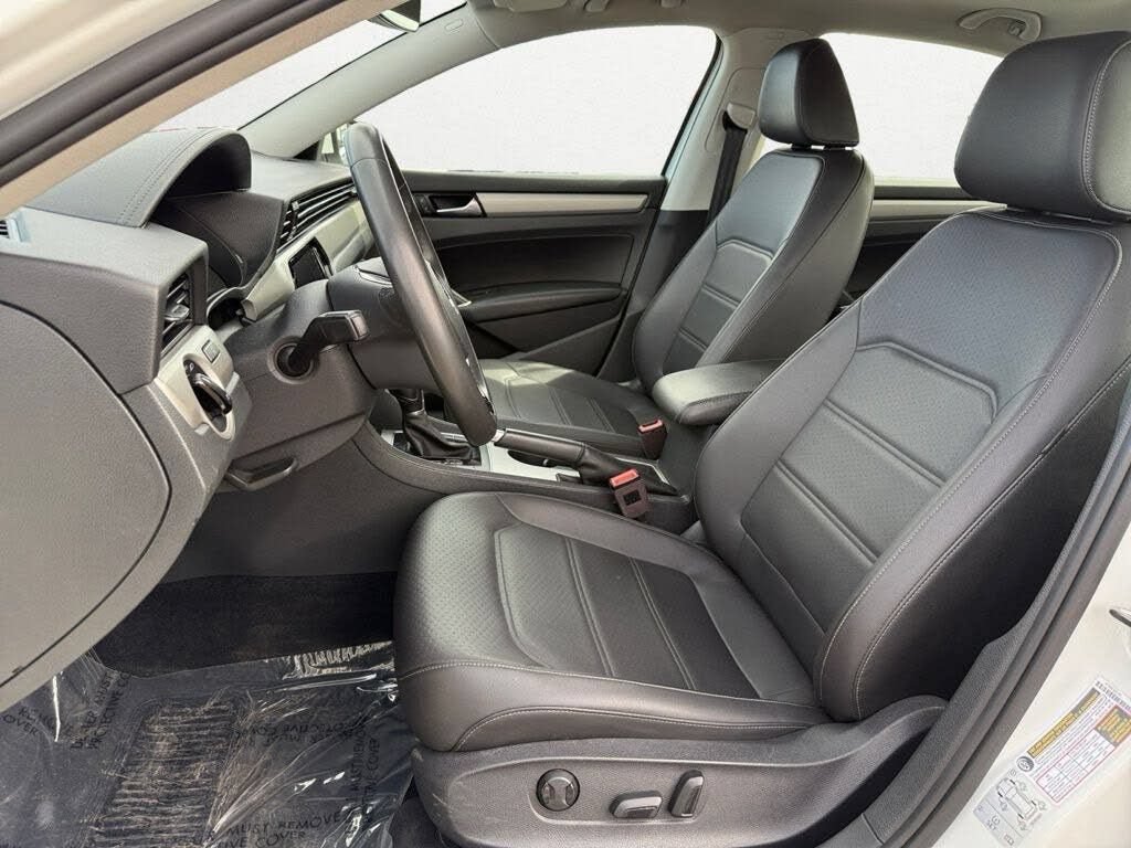 Used 2021 Volkswagen Passat 2.0T SE FWD image 9