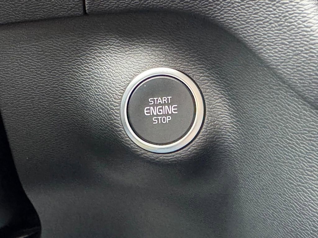 Certified 2025 Volvo XC40 B5 Ultra w/ Climate Package image 17