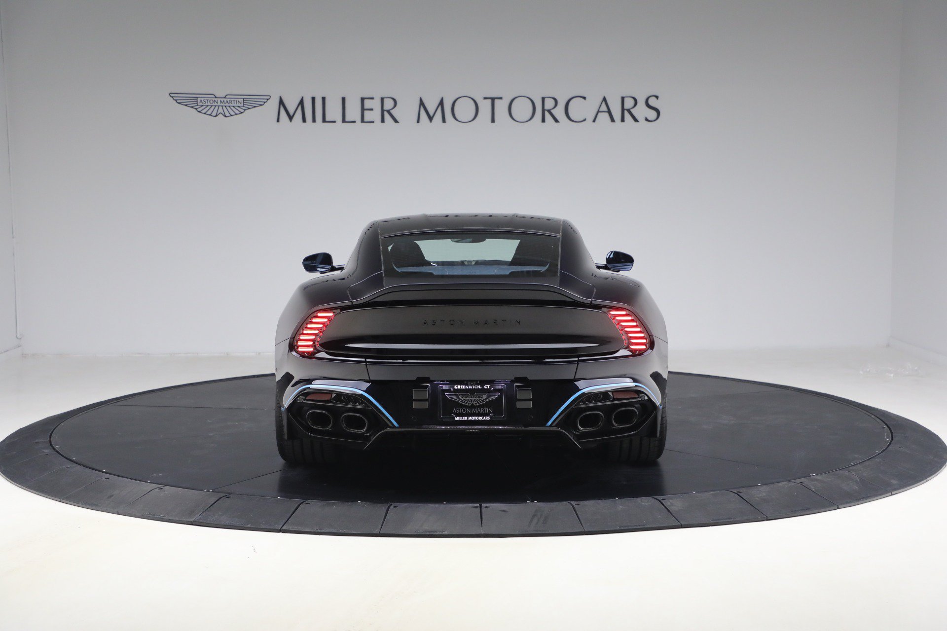 Used 2025 Aston Martin Vanquish RWD image 6