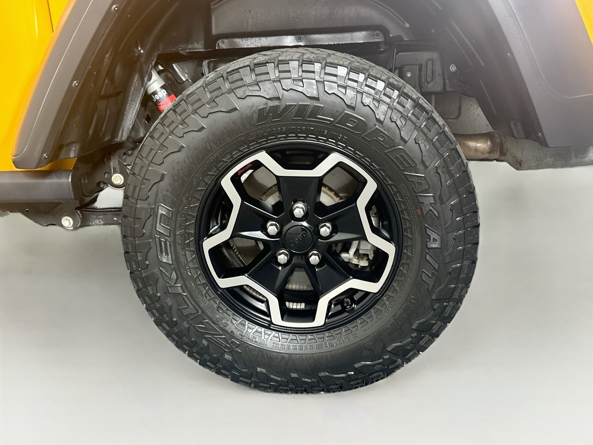 Used 2021 Jeep Gladiator Rubicon AWD/4WD image 11