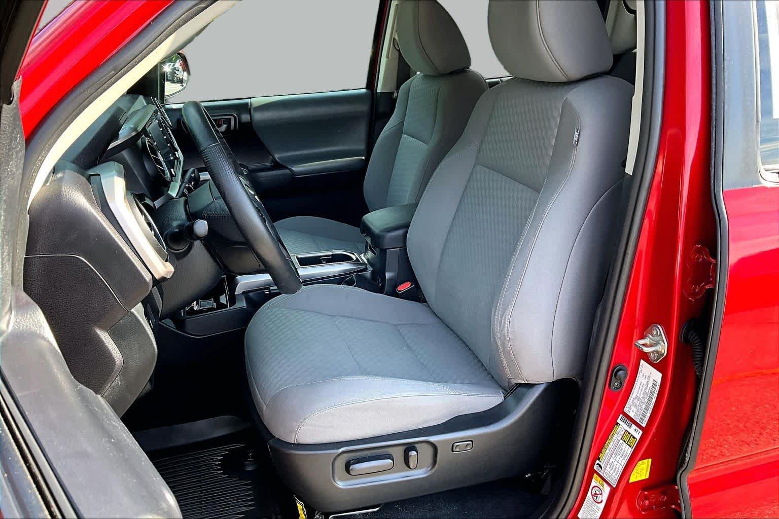 Certified 2020 Toyota Tacoma SR5 AWD/4WD image 9