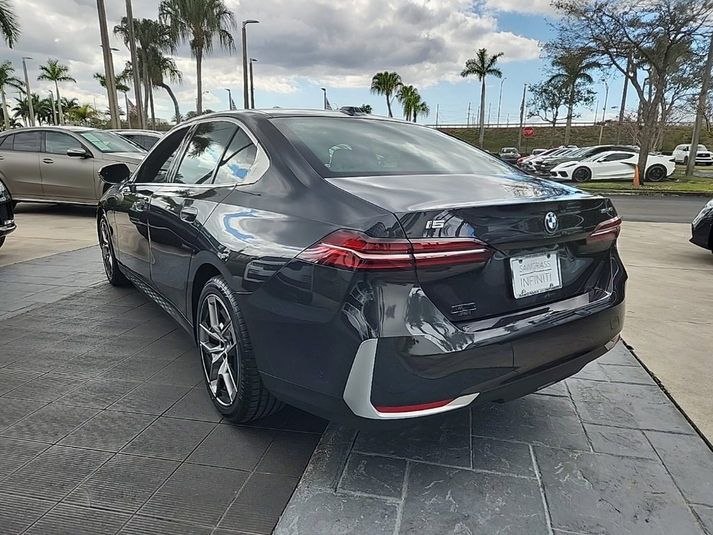 Used 2025 BMW i5 eDrive40i image 11