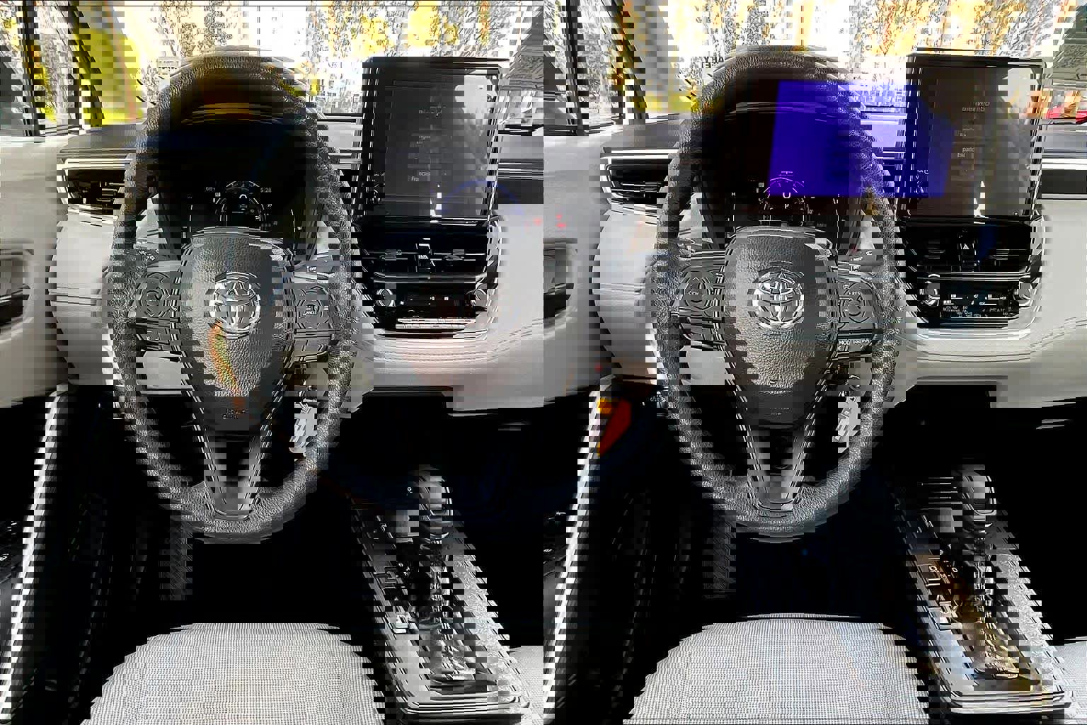 Used 2026 Toyota Corolla Cross L image 5