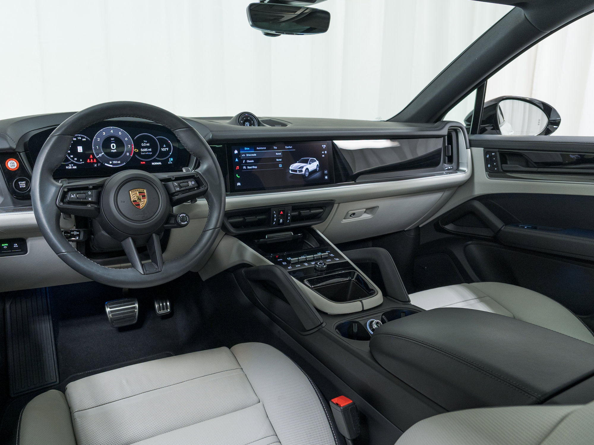 Used 2025 Porsche Cayenne S image 19