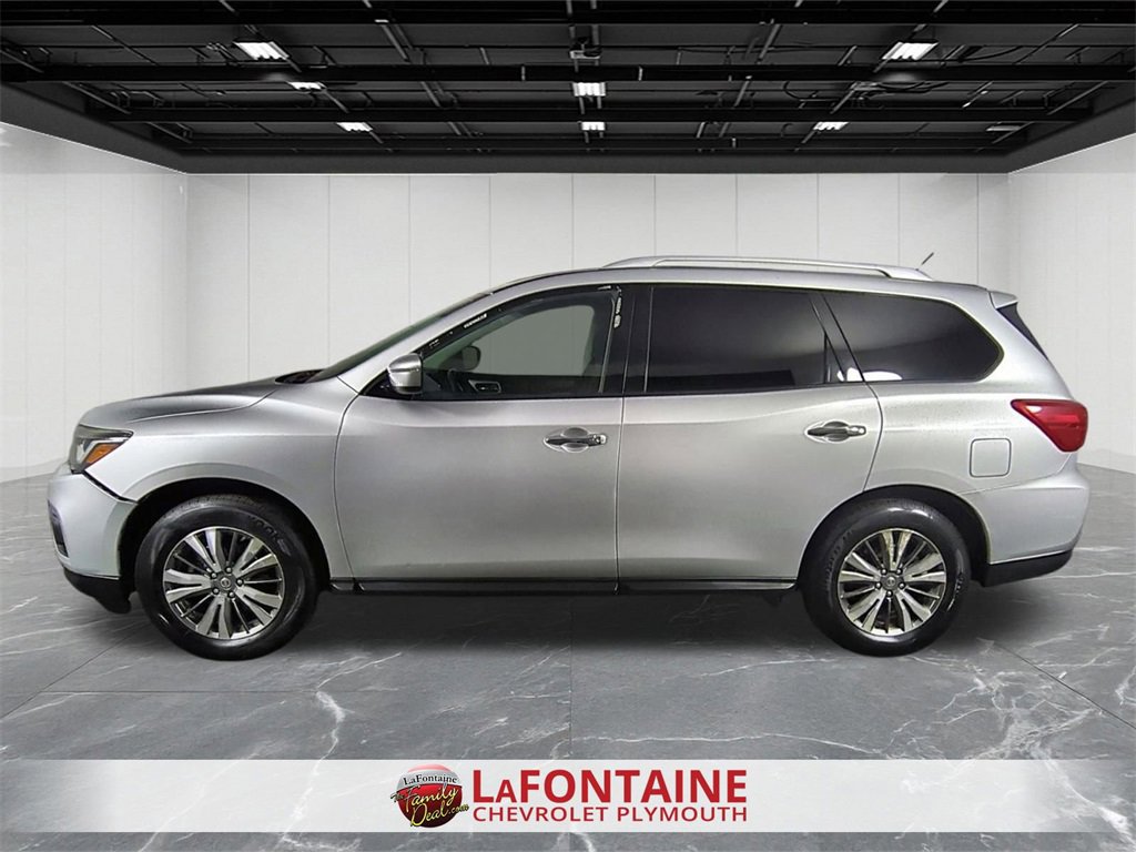 Used 2018 Nissan Pathfinder SV image 5