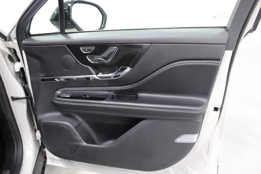 Used 2023 Lincoln Corsair AWD w/ Equipment Group 101A image 22