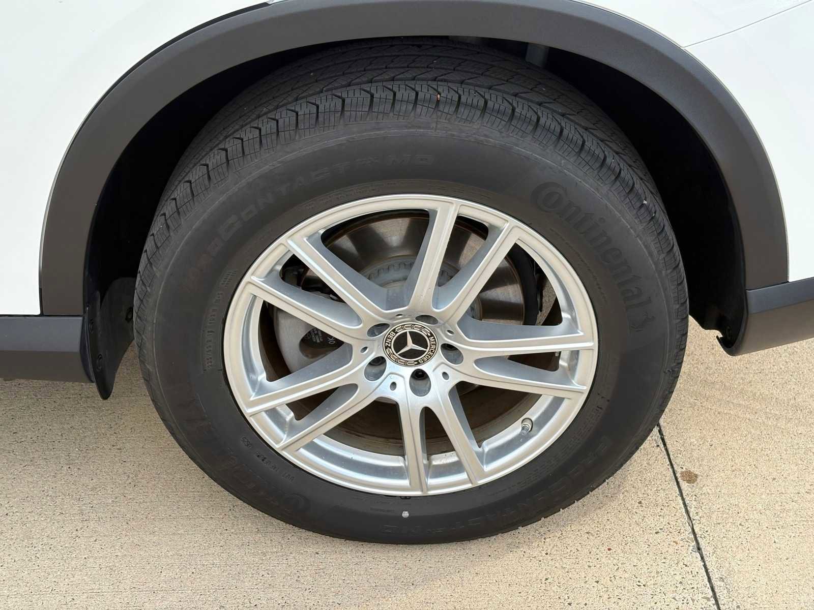 Used 2025 Mercedes-Benz GLC 300 4MATIC image 9