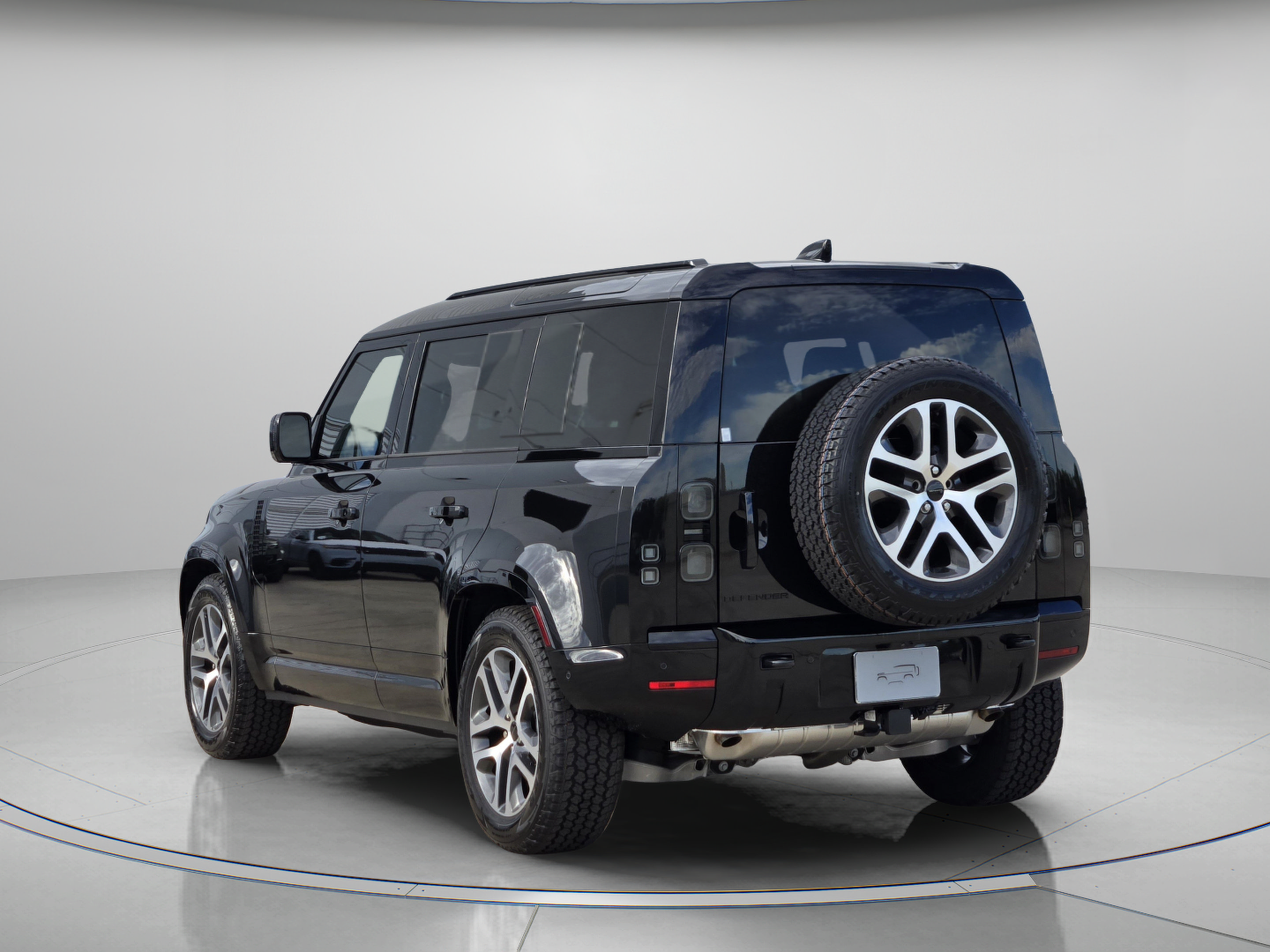 New 2026 Land Rover Defender 110 X-Dynamic SE AWD/4WD image 3