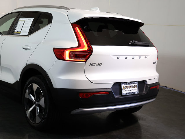 Used 2023 Volvo XC40 B5 Plus w/ Protection Package Premier AWD/4WD image 11