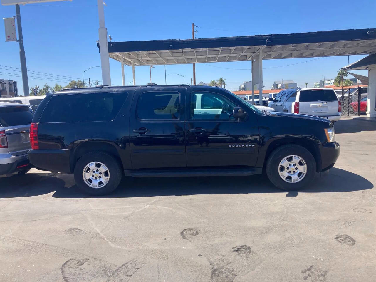 Used 2014 Chevrolet Suburban LT image 14