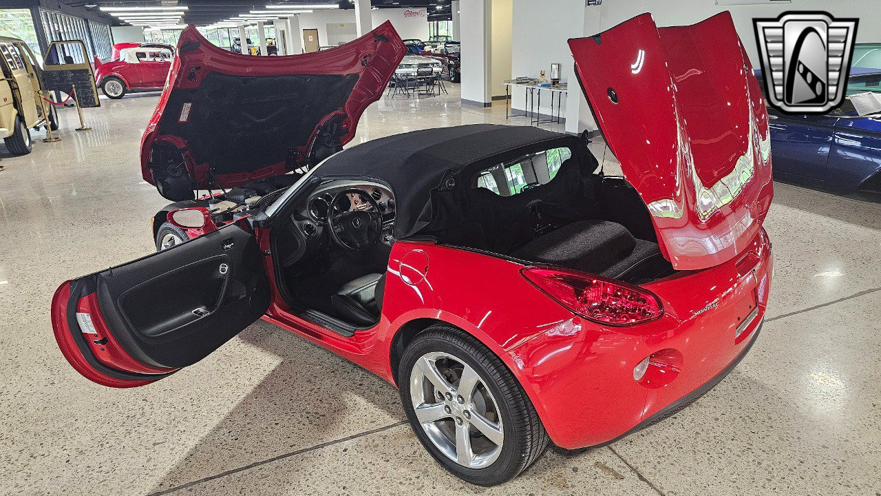 Used 2006 Pontiac Solstice Convertible w/ Premium Package image 13