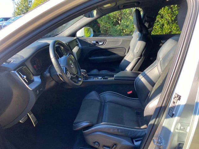 Used 2019 Volvo XC60 T5 R-Design FWD image 11