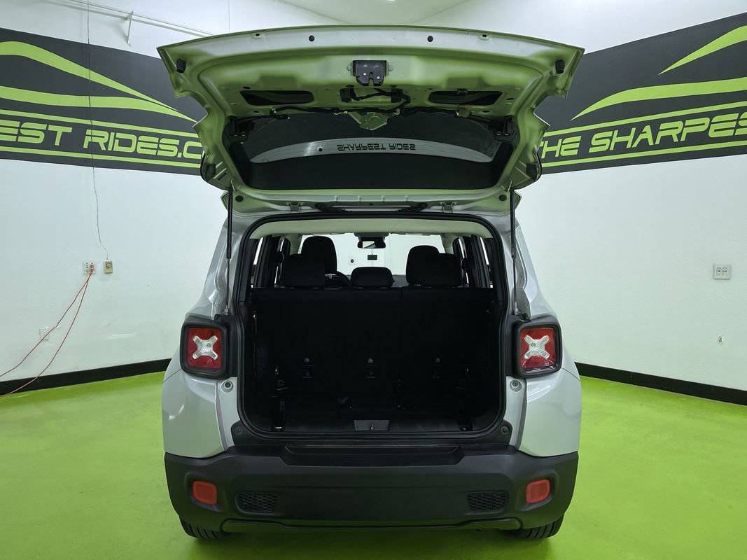 Used 2018 Jeep Renegade Latitude image 9