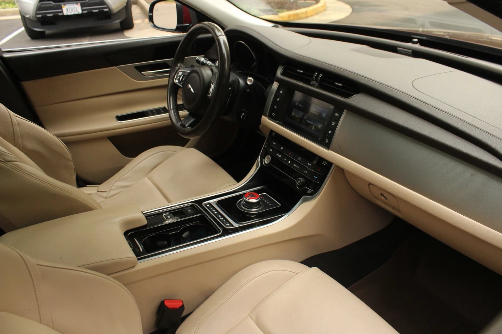 Used 2017 Jaguar XF Premium RWD image 25