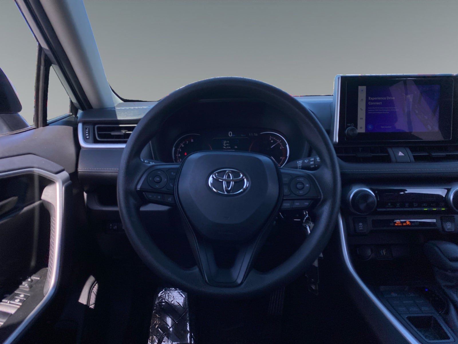 Used 2025 Toyota RAV4 LE AWD/4WD image 12