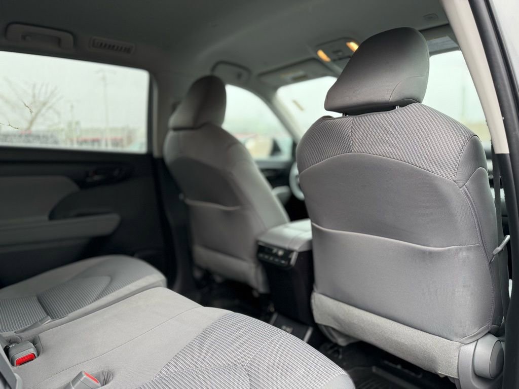 Used 2023 Toyota Highlander LE image 19