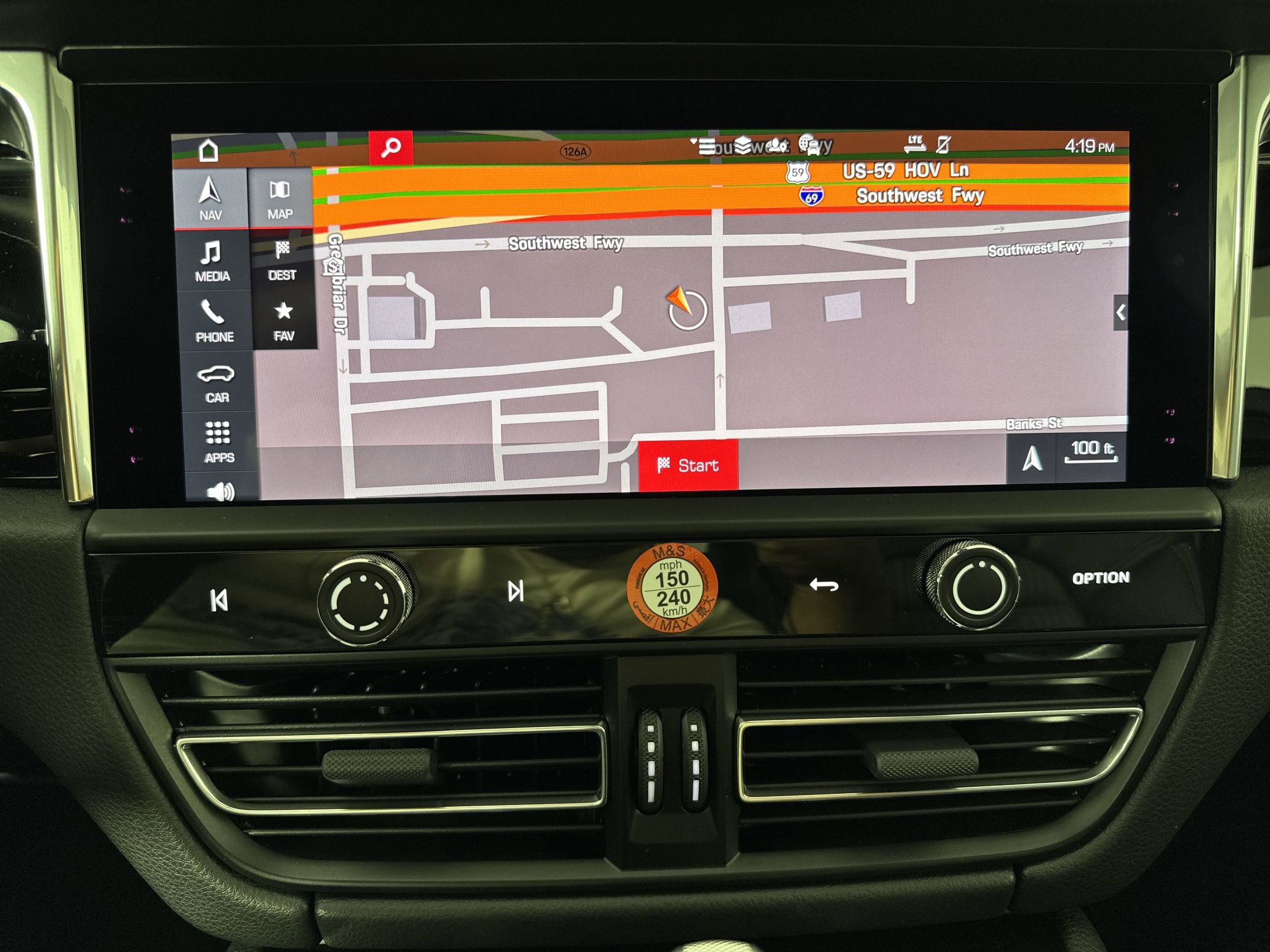 Certified 2025 Porsche Macan Turbo image 19