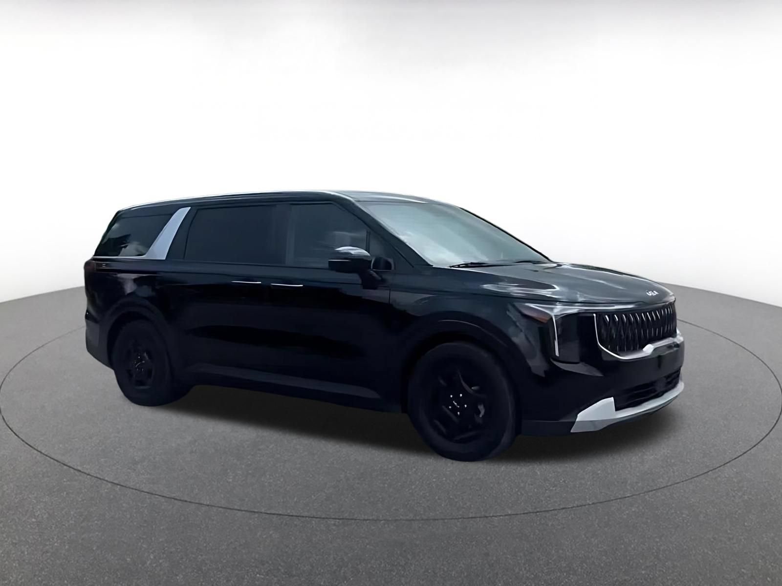 Used 2026 Kia Carnival FWD image 2