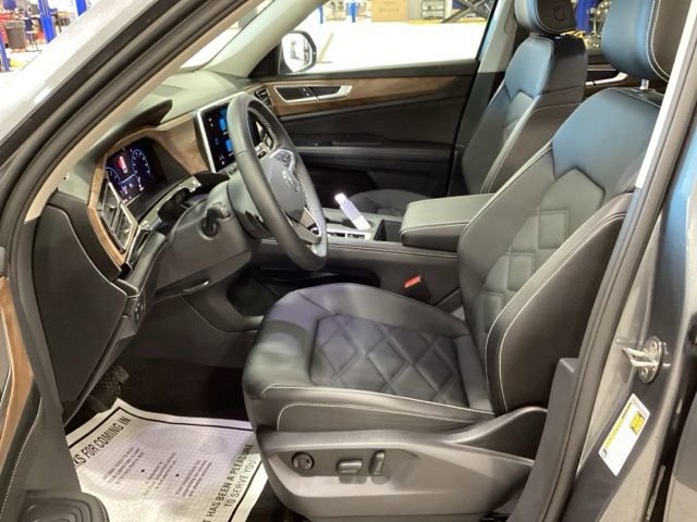 Used 2024 Volkswagen Atlas SE image 17