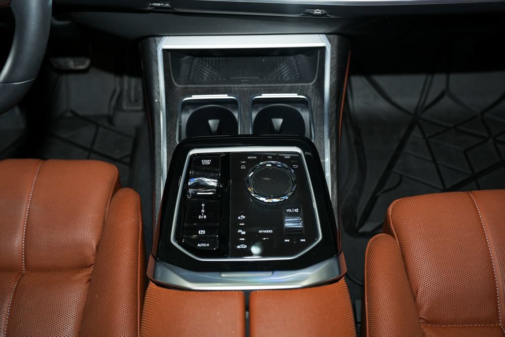 Used 2025 BMW i7 xDrive60 AWD/4WD image 42