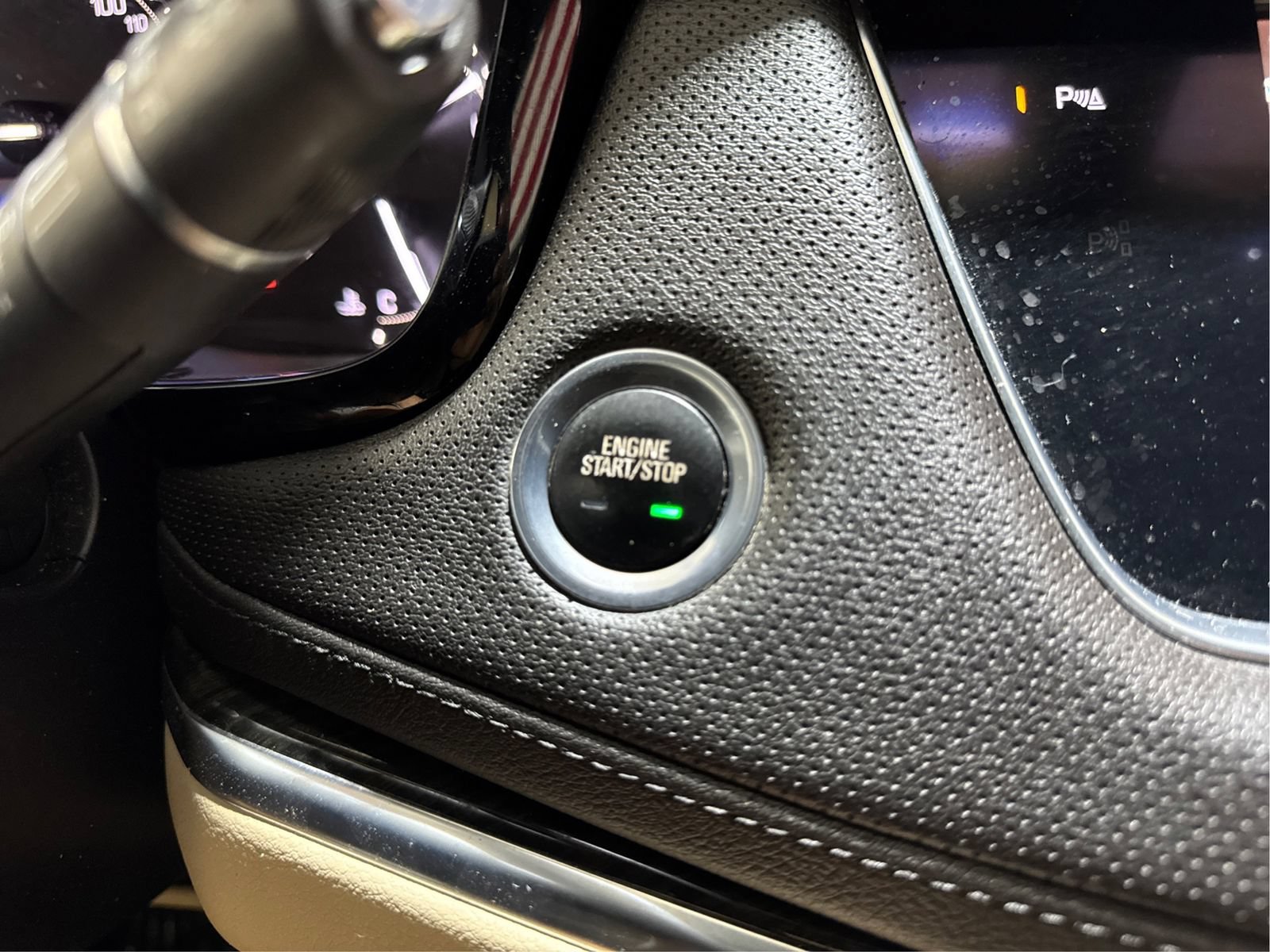 Used 2018 Cadillac XT5 AWD image 28