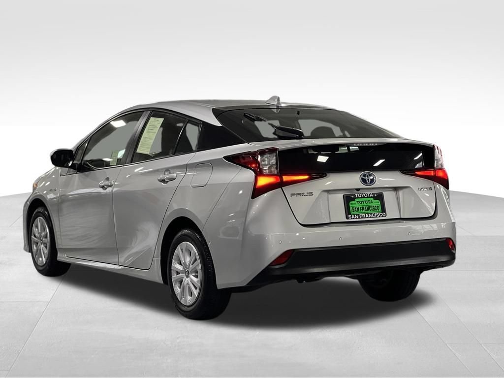 Certified 2022 Toyota Prius LE FWD image 3